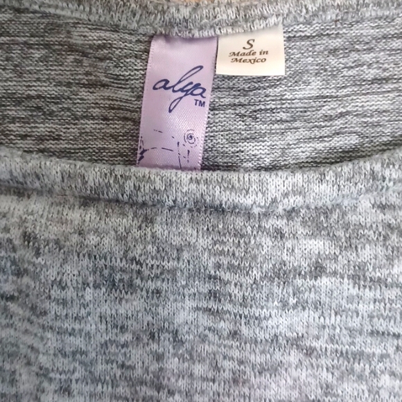 Alya gray sweater size S - Picture 9 of 9